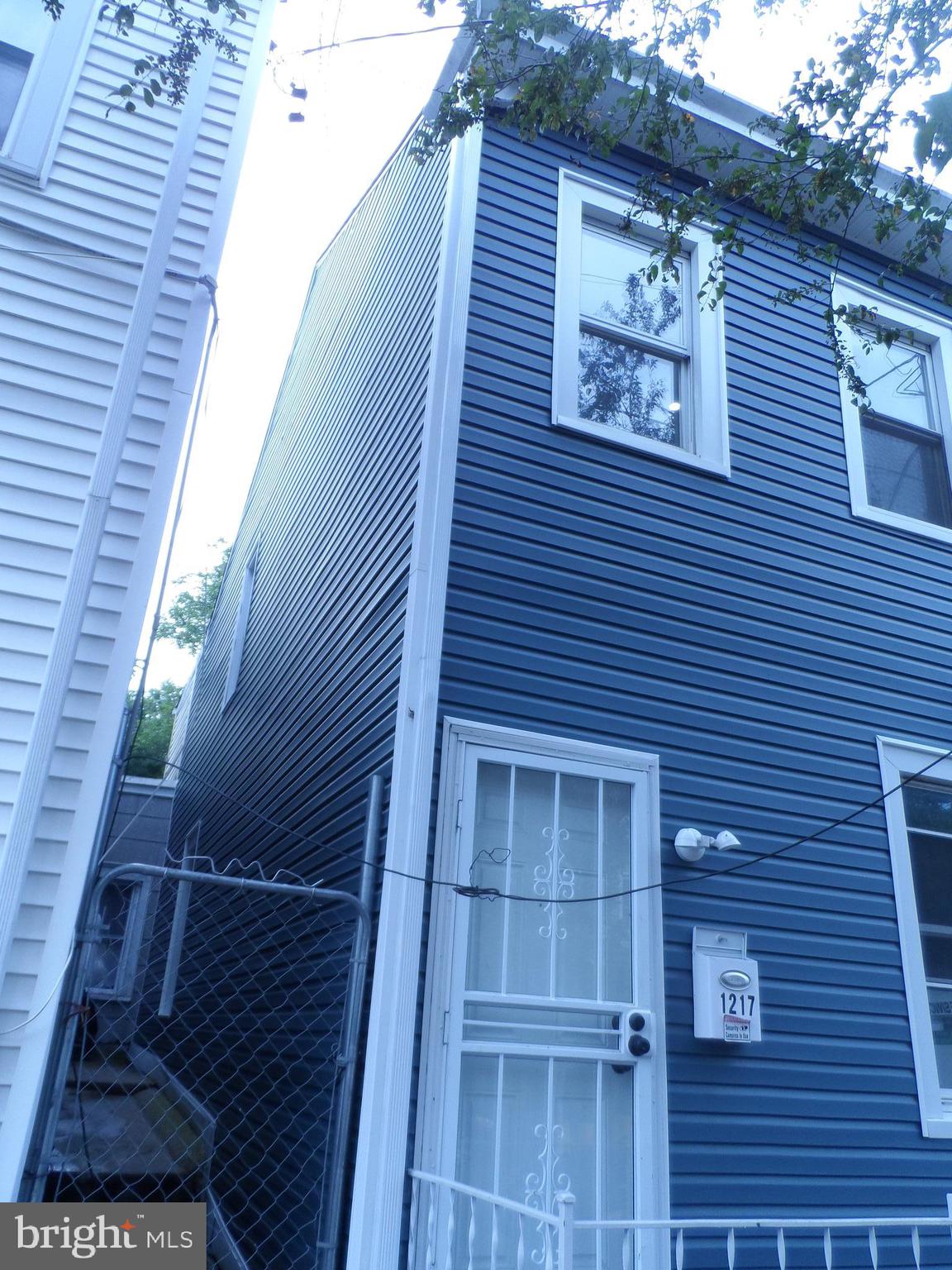1217 CHESTNUT AVENUE