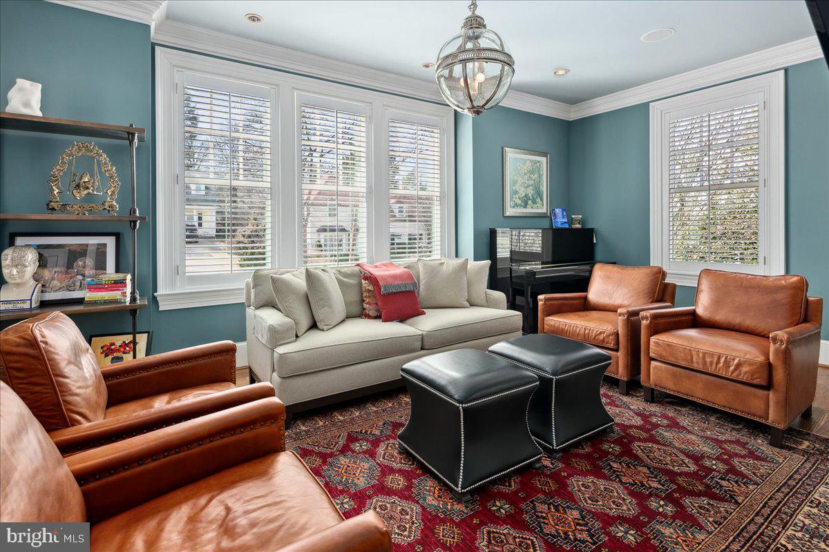 COUNTRY CLUB HILLS - Residential