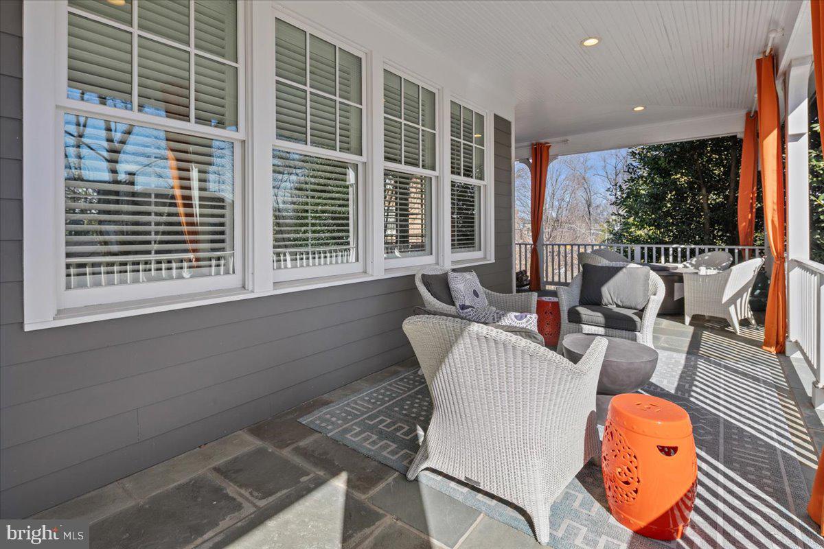 COUNTRY CLUB HILLS - Residential