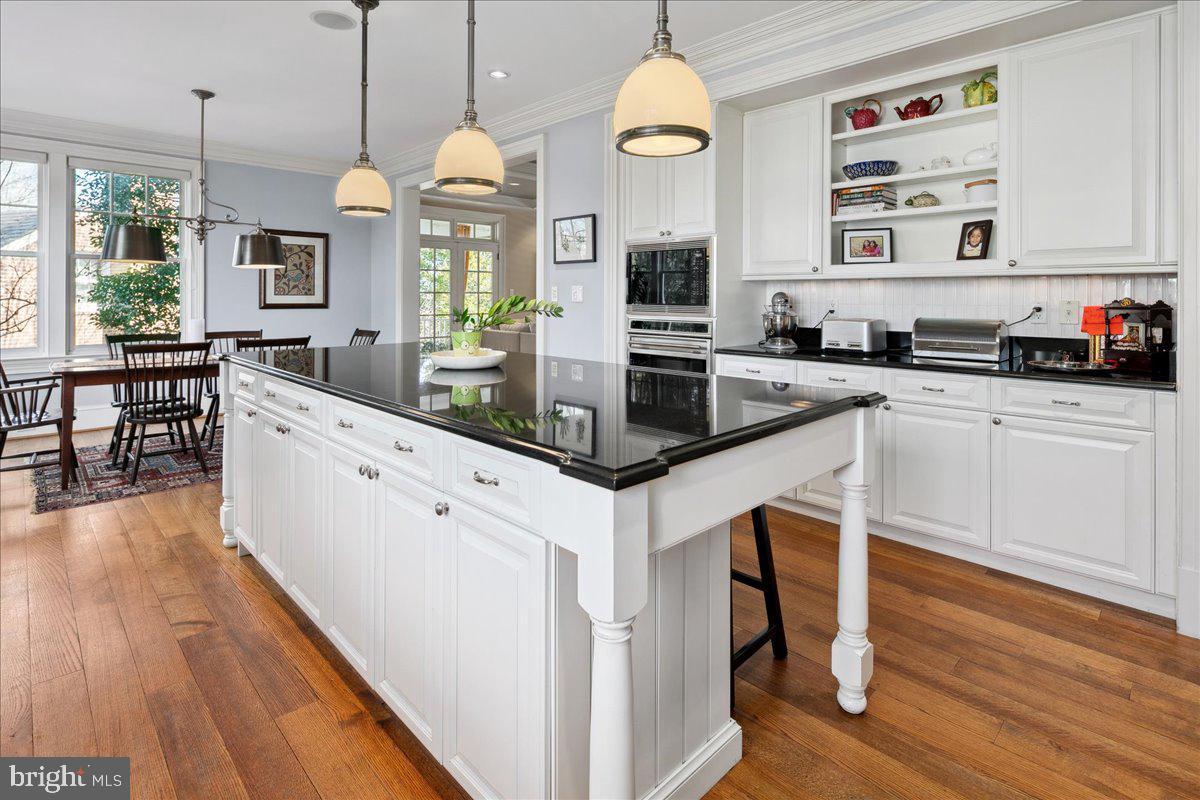 COUNTRY CLUB HILLS - Residential