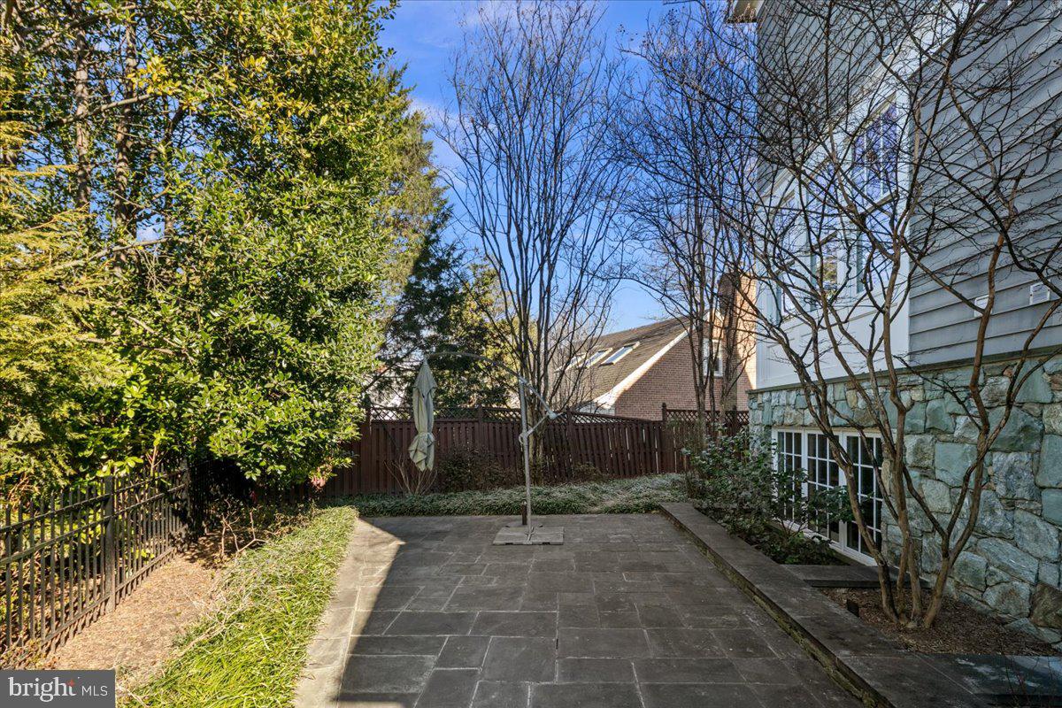 COUNTRY CLUB HILLS - Residential