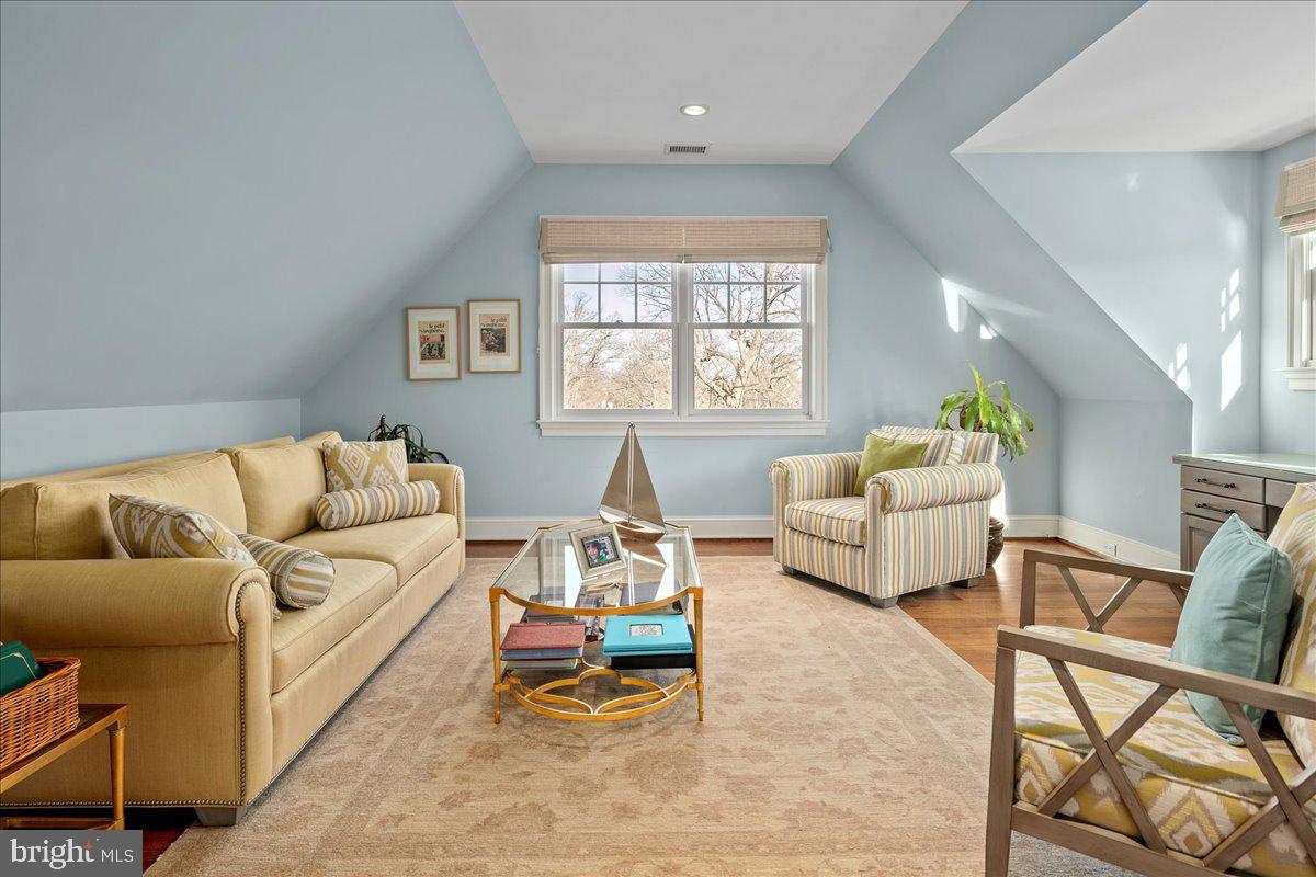 COUNTRY CLUB HILLS - Residential