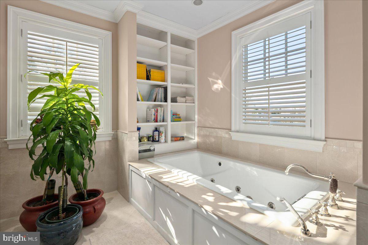 COUNTRY CLUB HILLS - Residential