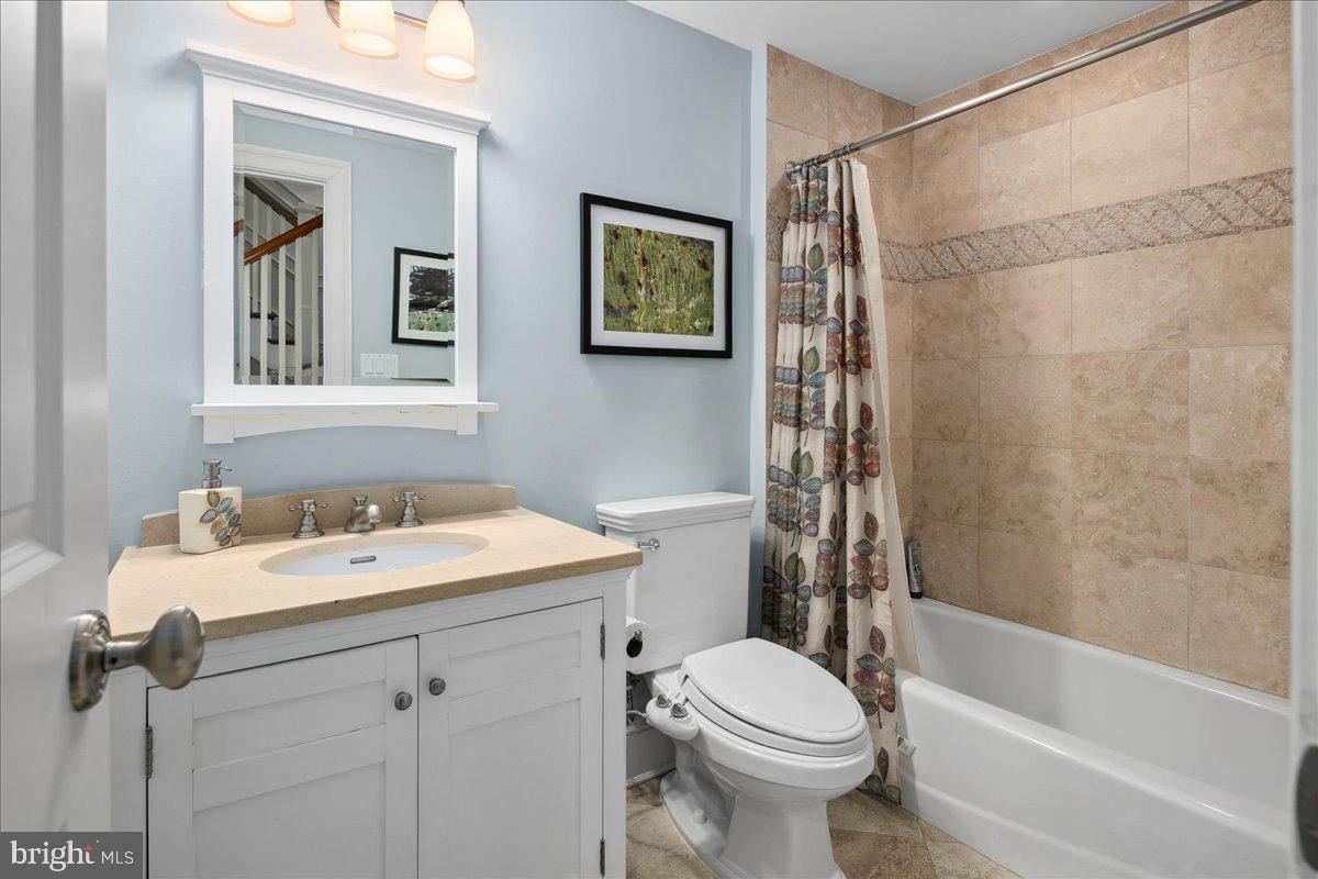 COUNTRY CLUB HILLS - Residential