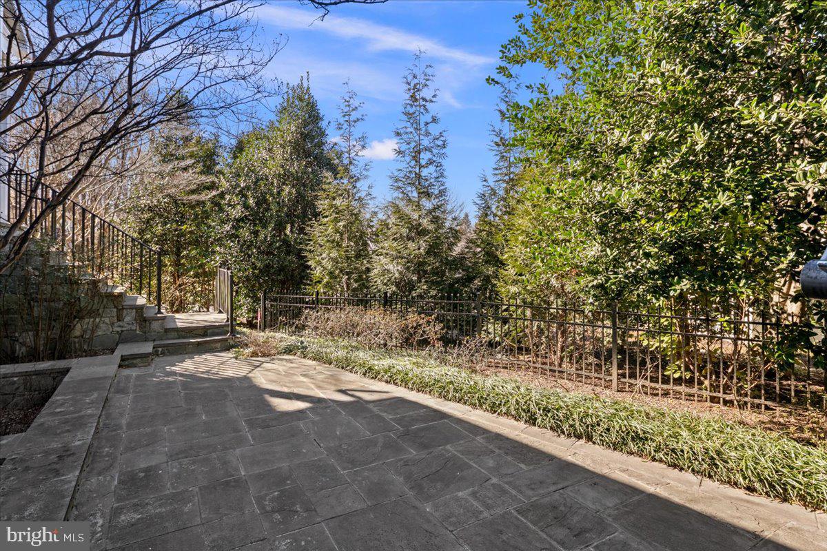 COUNTRY CLUB HILLS - Residential