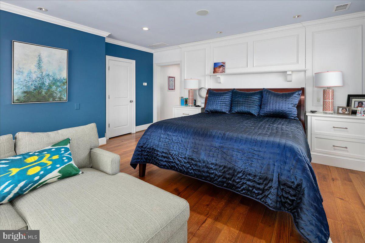 COUNTRY CLUB HILLS - Residential