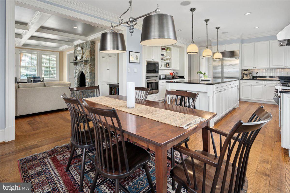 COUNTRY CLUB HILLS - Residential