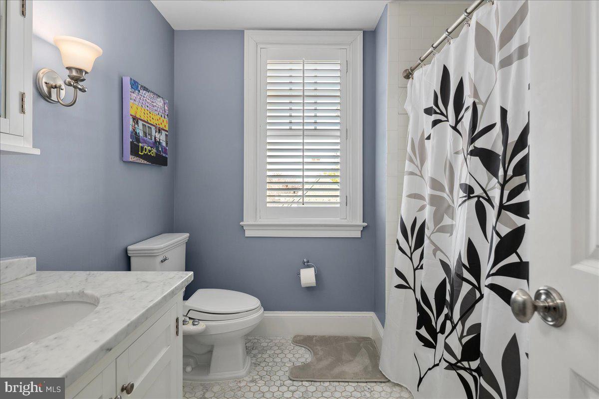 COUNTRY CLUB HILLS - Residential