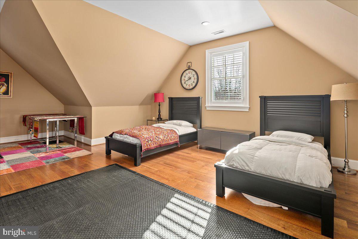 COUNTRY CLUB HILLS - Residential