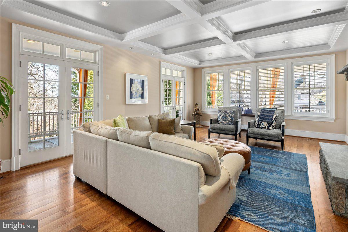 COUNTRY CLUB HILLS - Residential