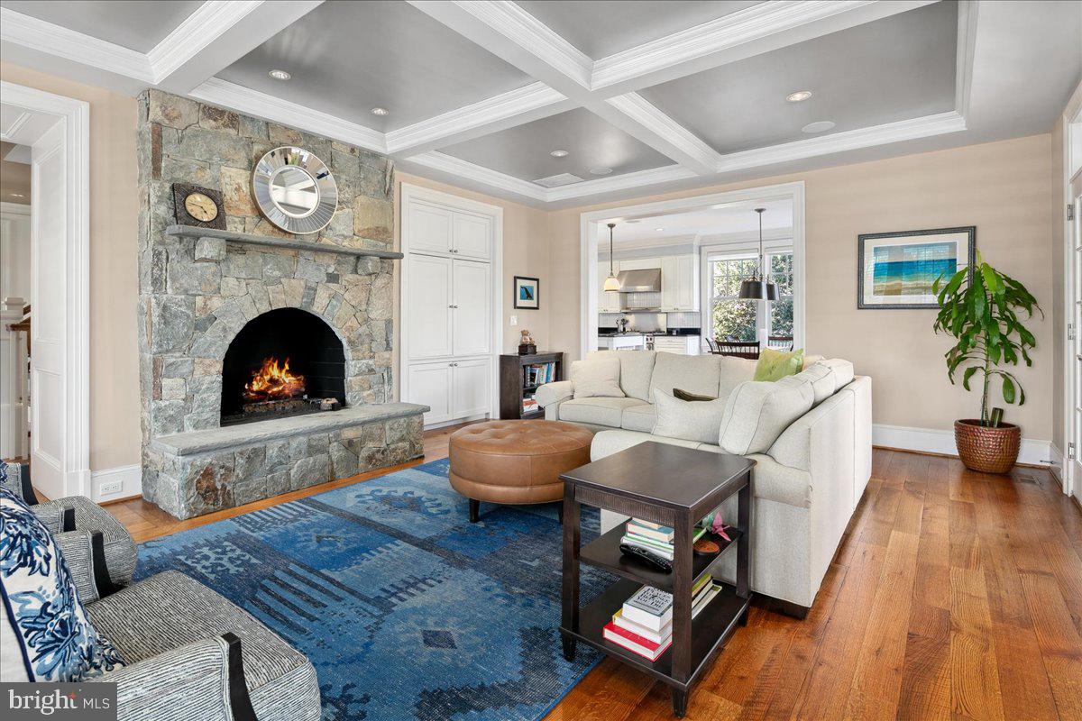 COUNTRY CLUB HILLS - Residential