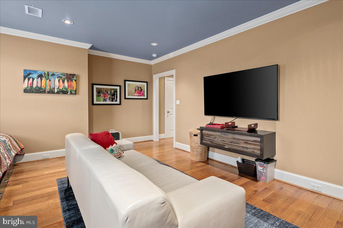 COUNTRY CLUB HILLS - Residential