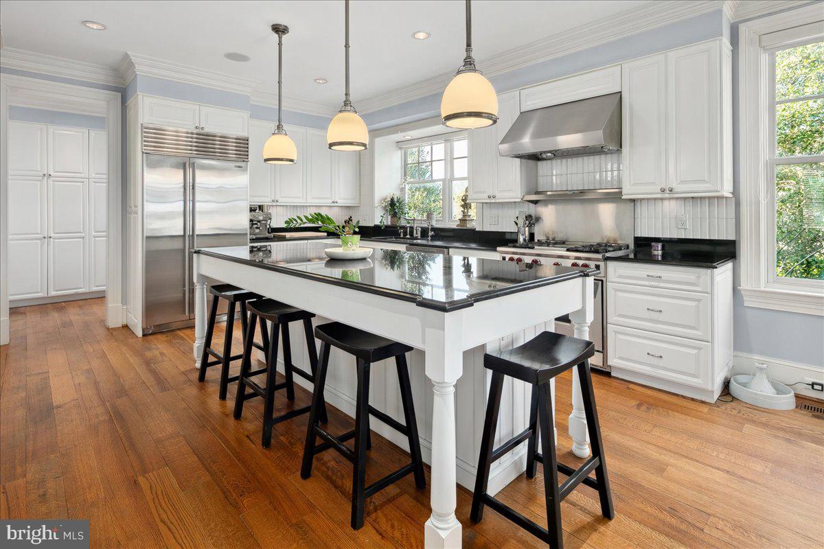 COUNTRY CLUB HILLS - Residential