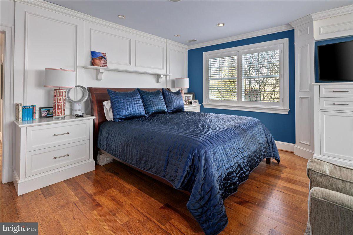 COUNTRY CLUB HILLS - Residential