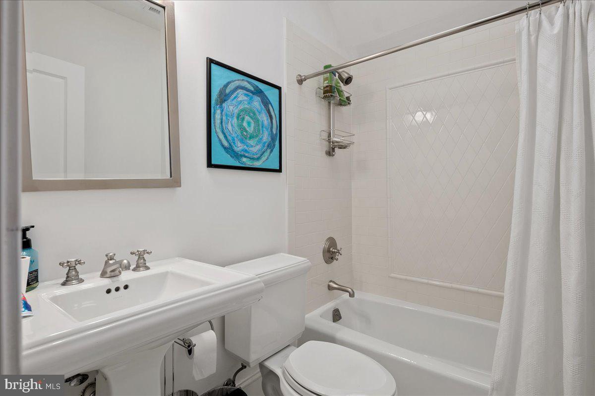 COUNTRY CLUB HILLS - Residential