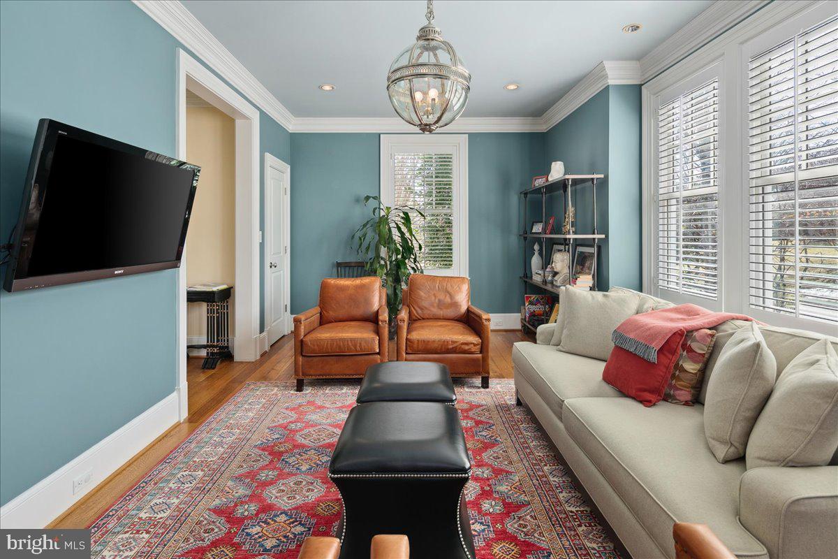 COUNTRY CLUB HILLS - Residential