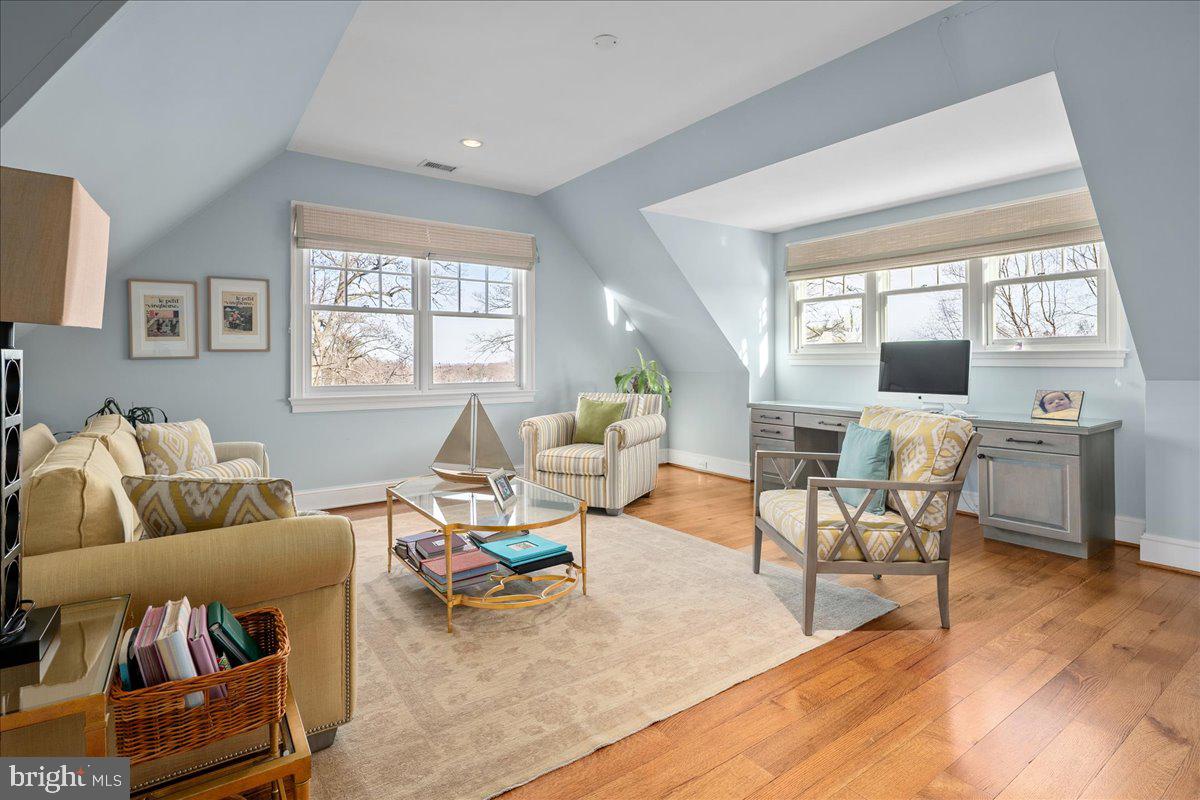 COUNTRY CLUB HILLS - Residential