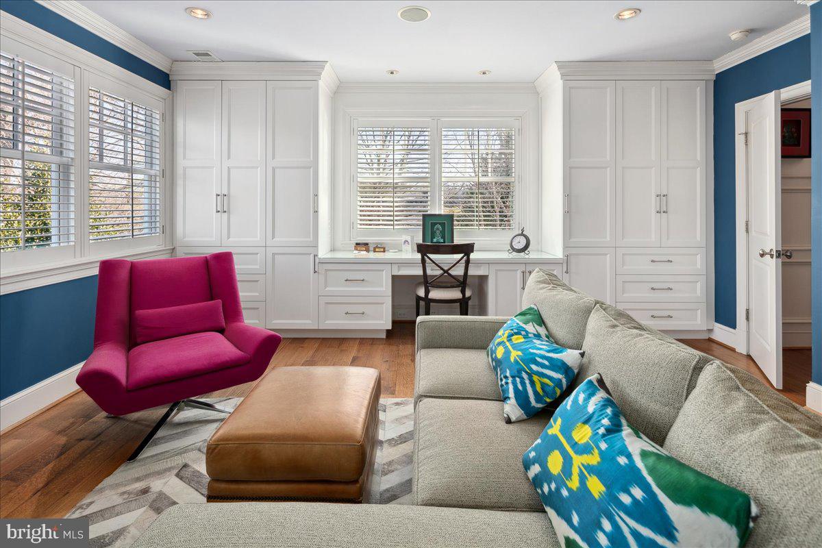 COUNTRY CLUB HILLS - Residential