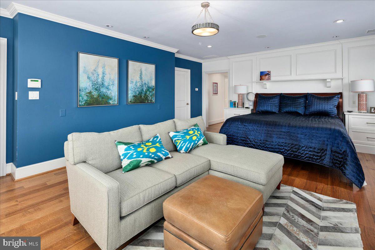 COUNTRY CLUB HILLS - Residential