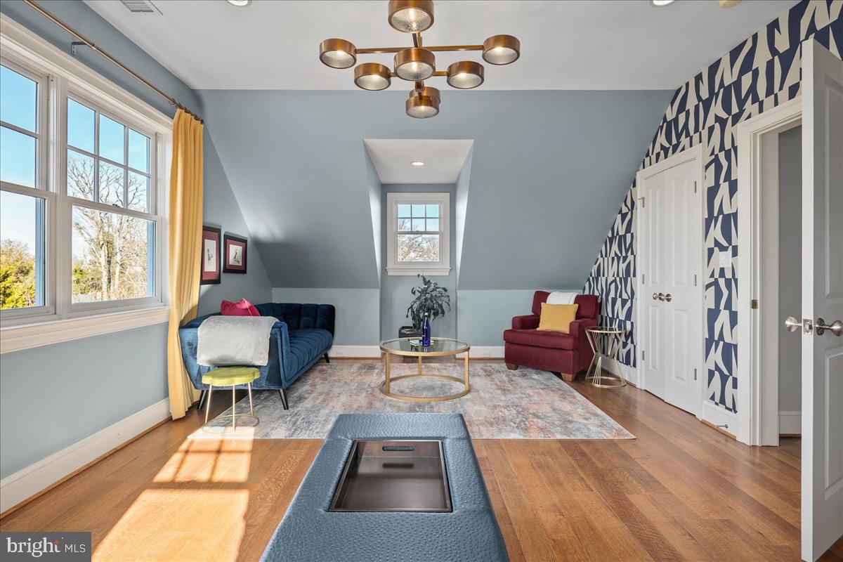 COUNTRY CLUB HILLS - Residential