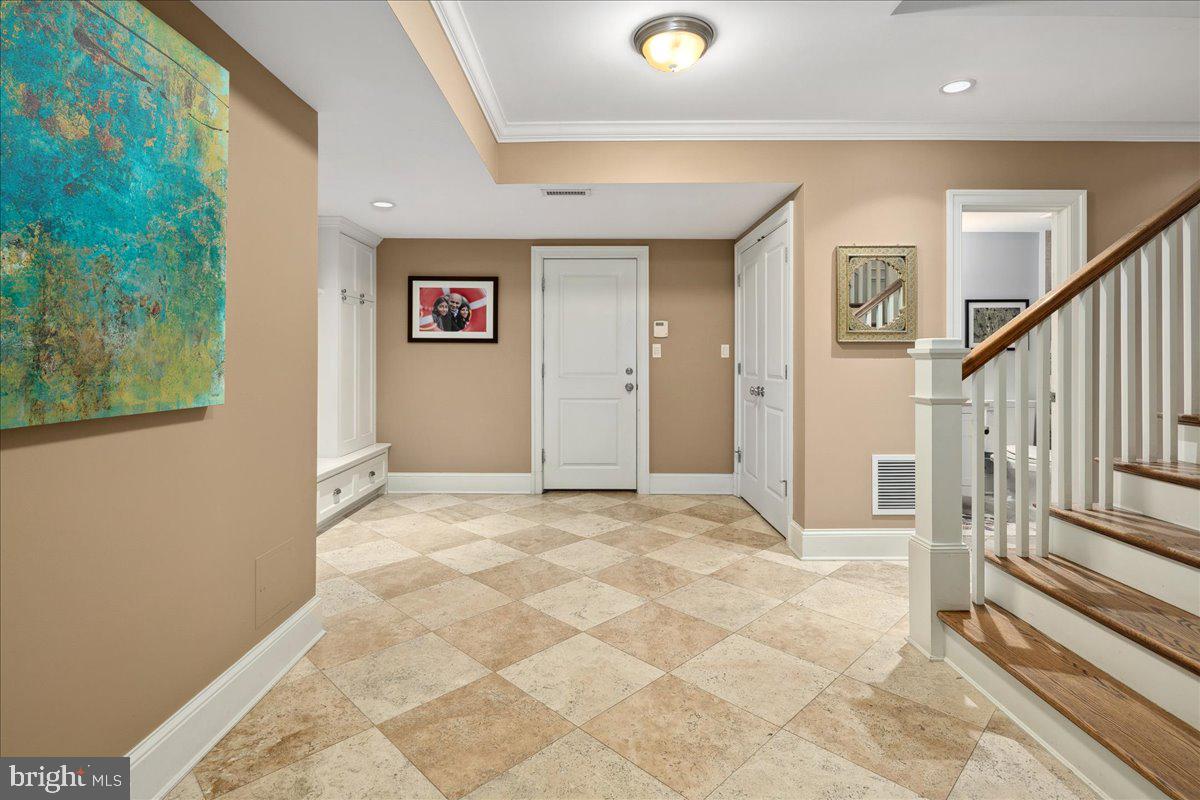 COUNTRY CLUB HILLS - Residential