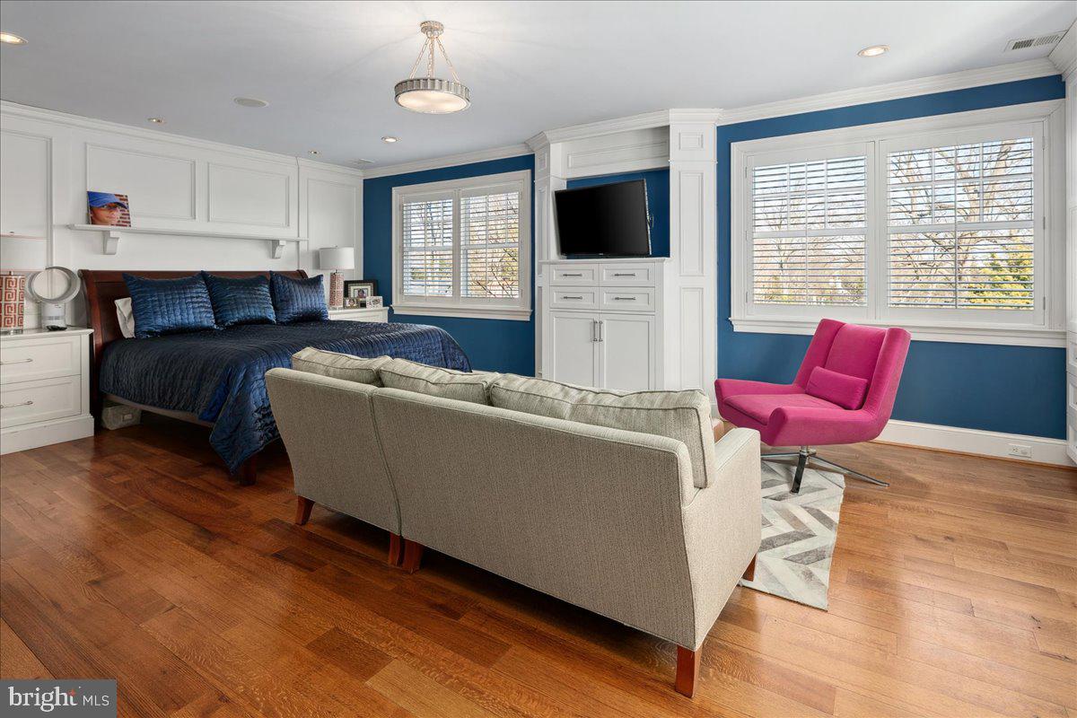 COUNTRY CLUB HILLS - Residential