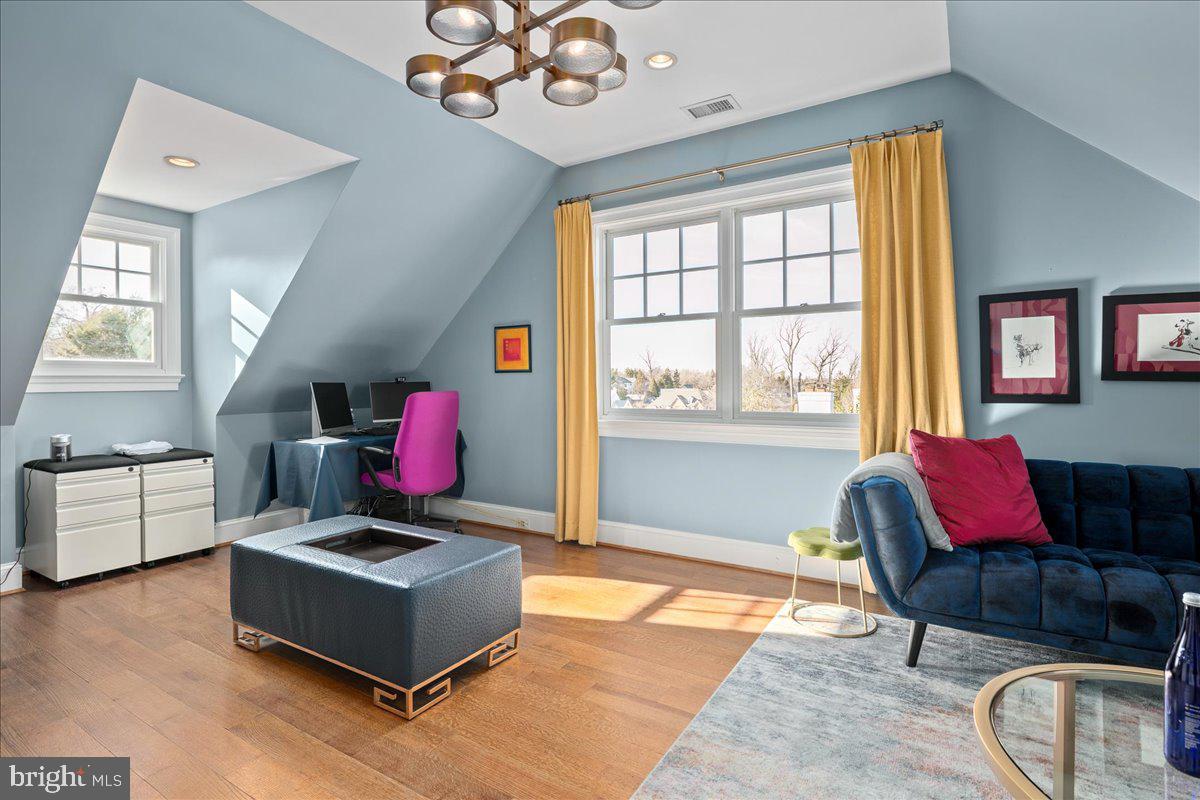 COUNTRY CLUB HILLS - Residential