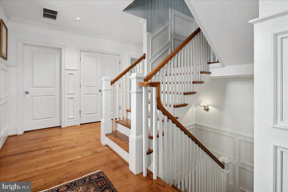 COUNTRY CLUB HILLS - Residential