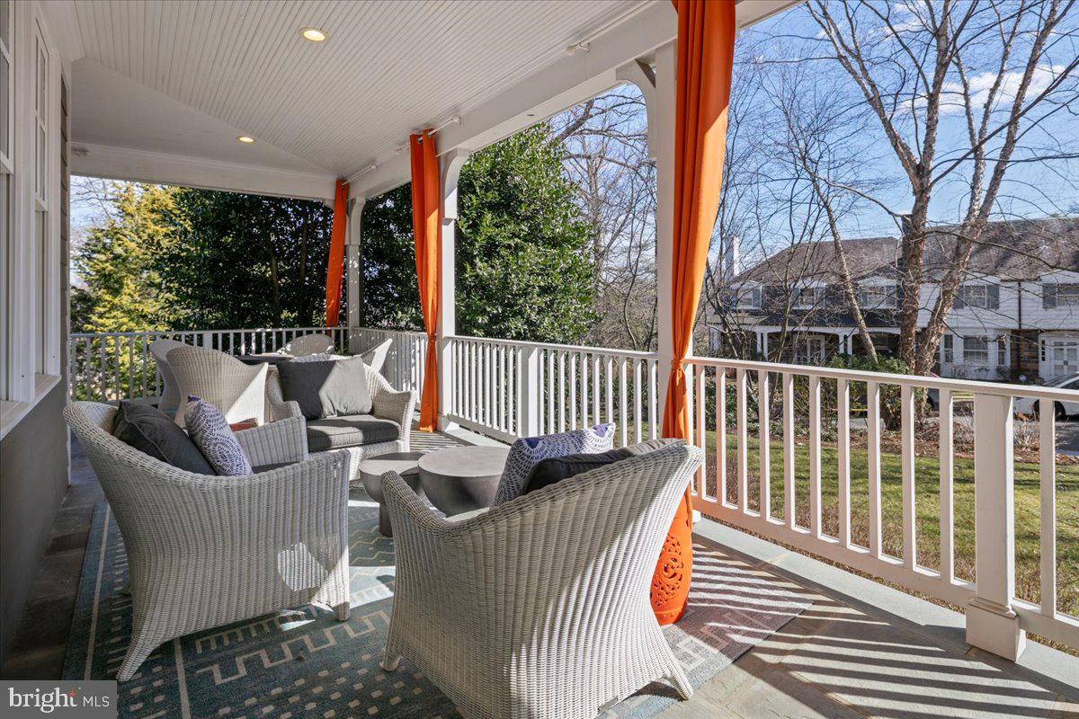 COUNTRY CLUB HILLS - Residential