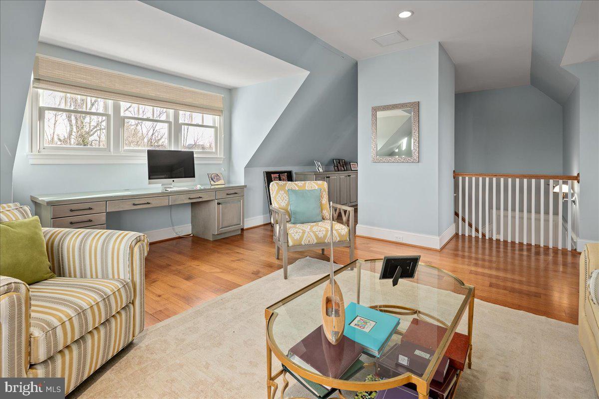 COUNTRY CLUB HILLS - Residential