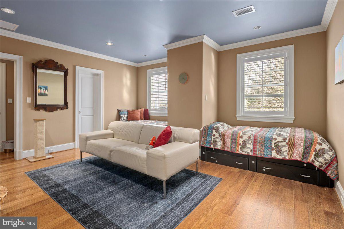 COUNTRY CLUB HILLS - Residential