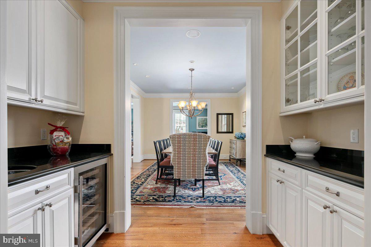 COUNTRY CLUB HILLS - Residential