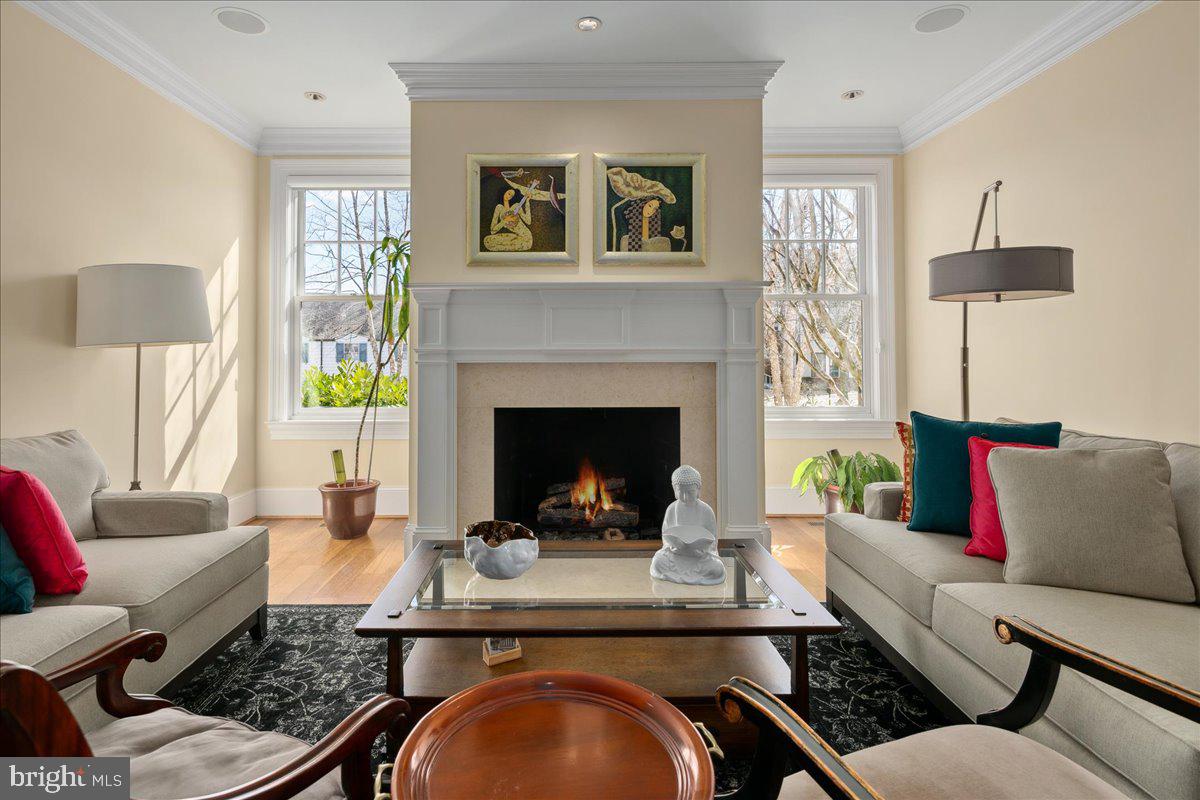 COUNTRY CLUB HILLS - Residential