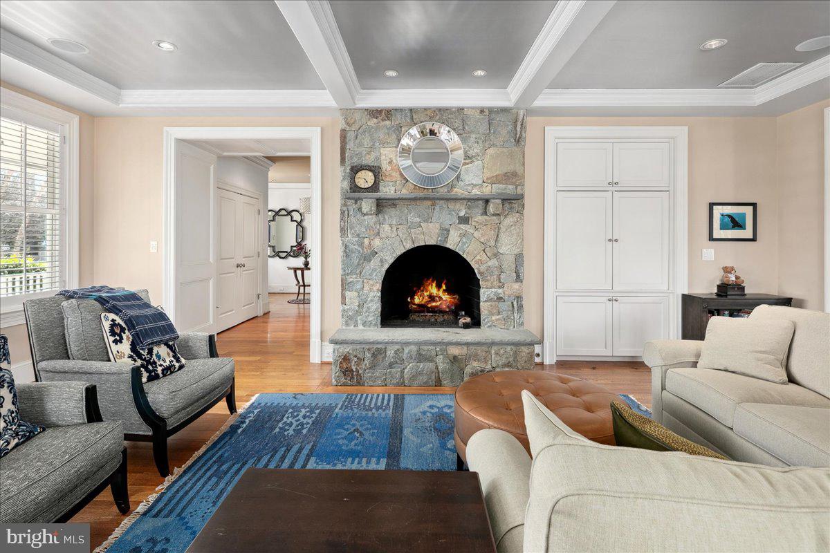 COUNTRY CLUB HILLS - Residential