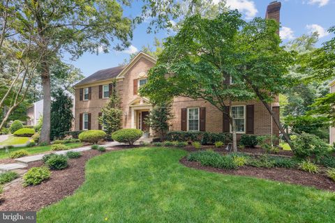 Photo of 9509 Windcroft Way, POTOMAC, MD 20854 (MLS # MDMC2206002)