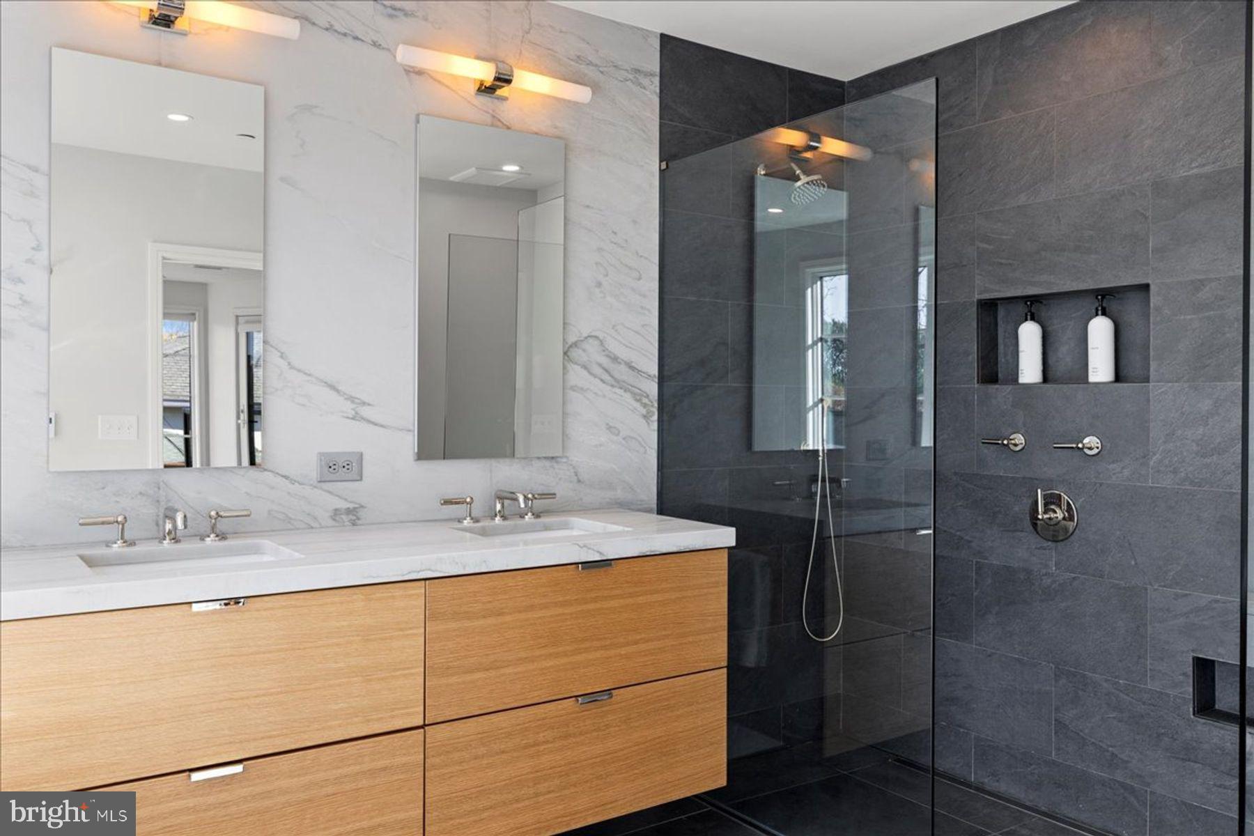 CHESTNUT HILL - Residential