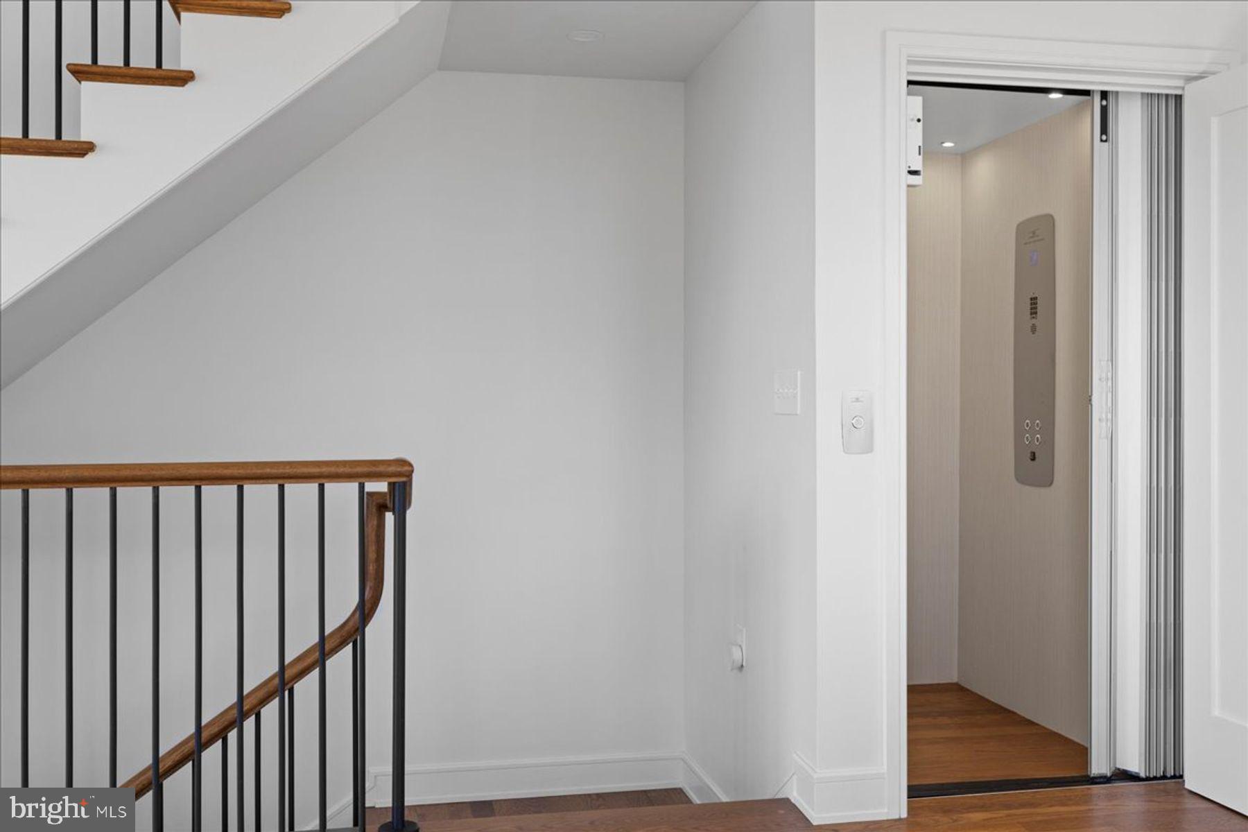 CHESTNUT HILL - Residential