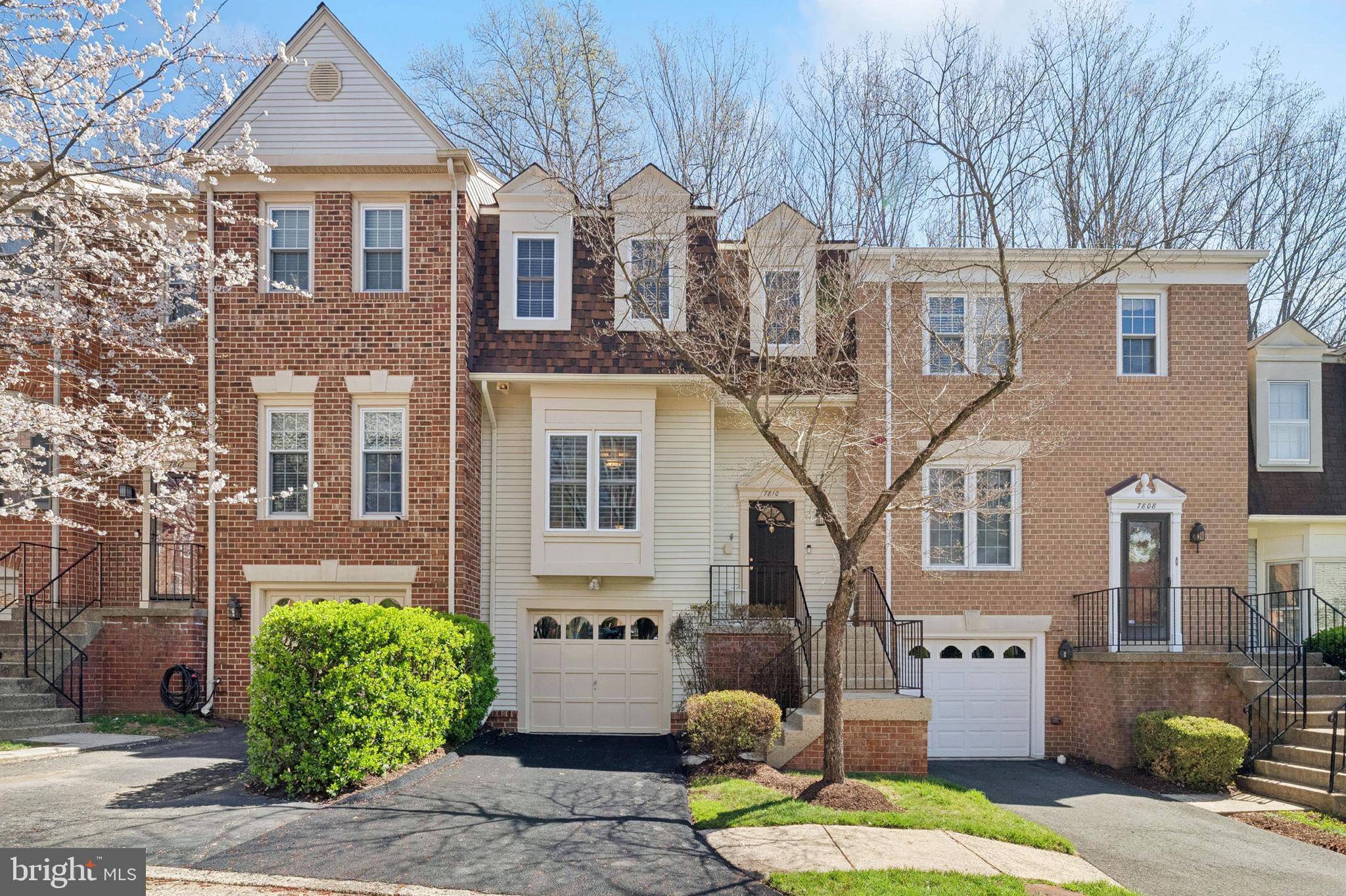 LAFAYETTE VILLAGE - Residential