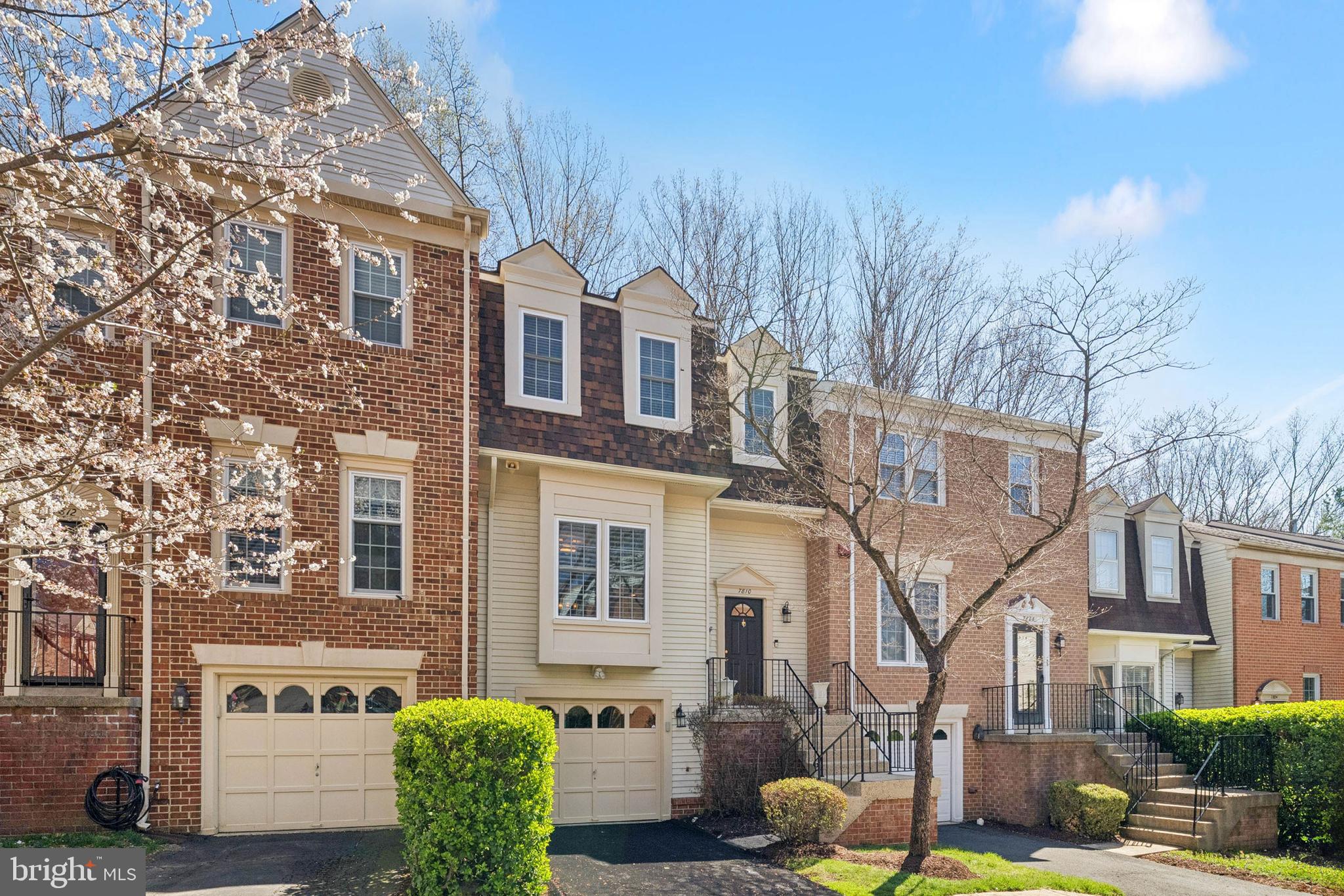 LAFAYETTE VILLAGE - Residential