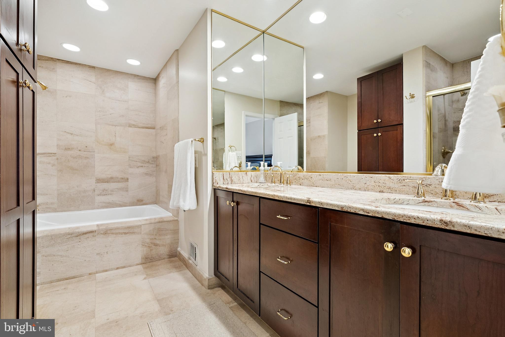 LAFAYETTE VILLAGE - Residential