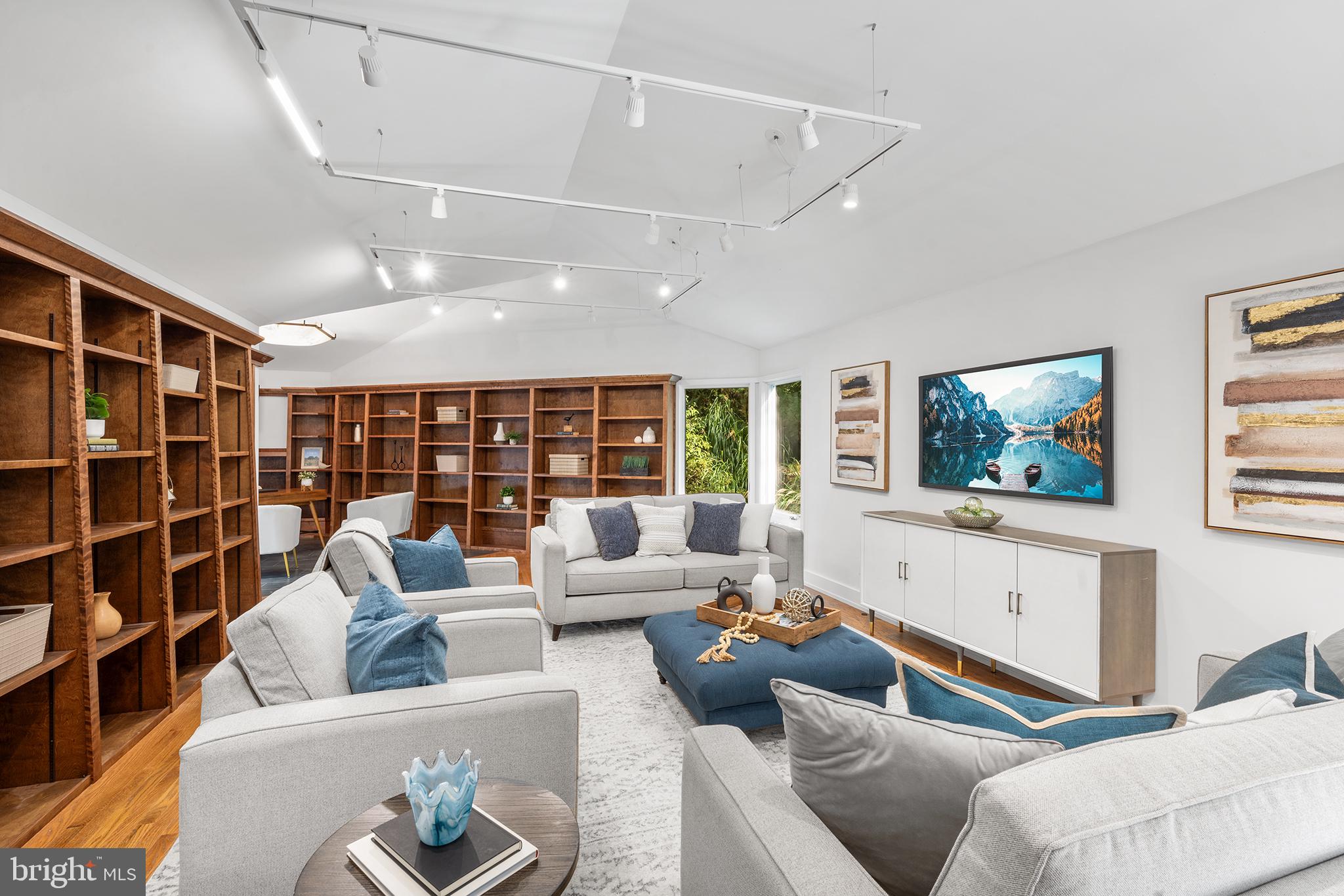 KING OF PRUSSIA - Residential