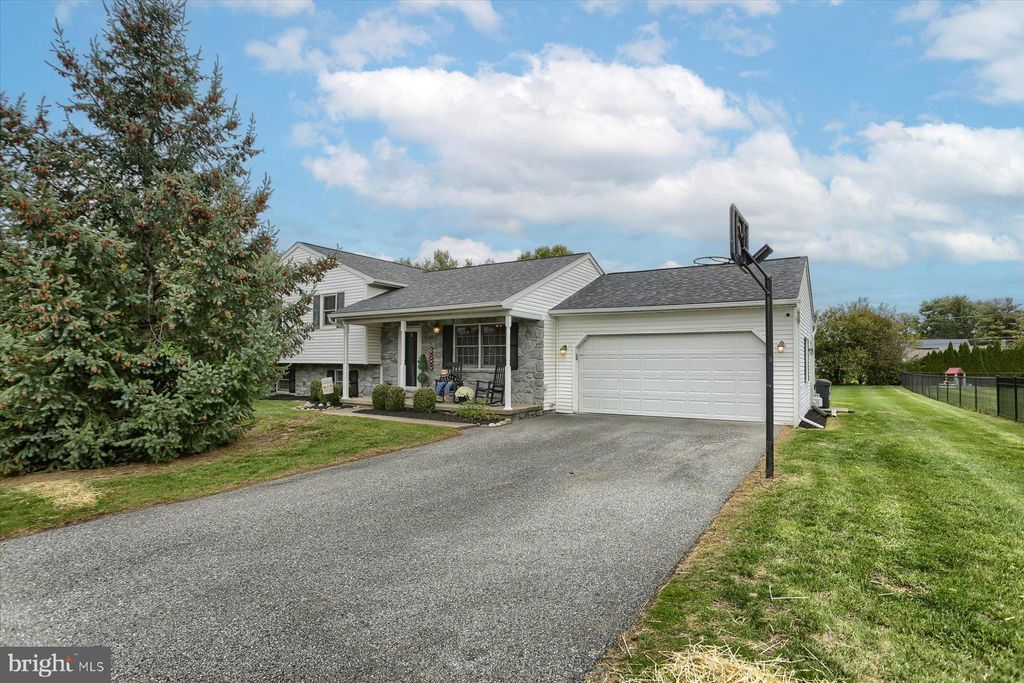 Photo of 17 Silverleaf Drive, Mount Joy, PA 17552 (MLS # PALA2042762)