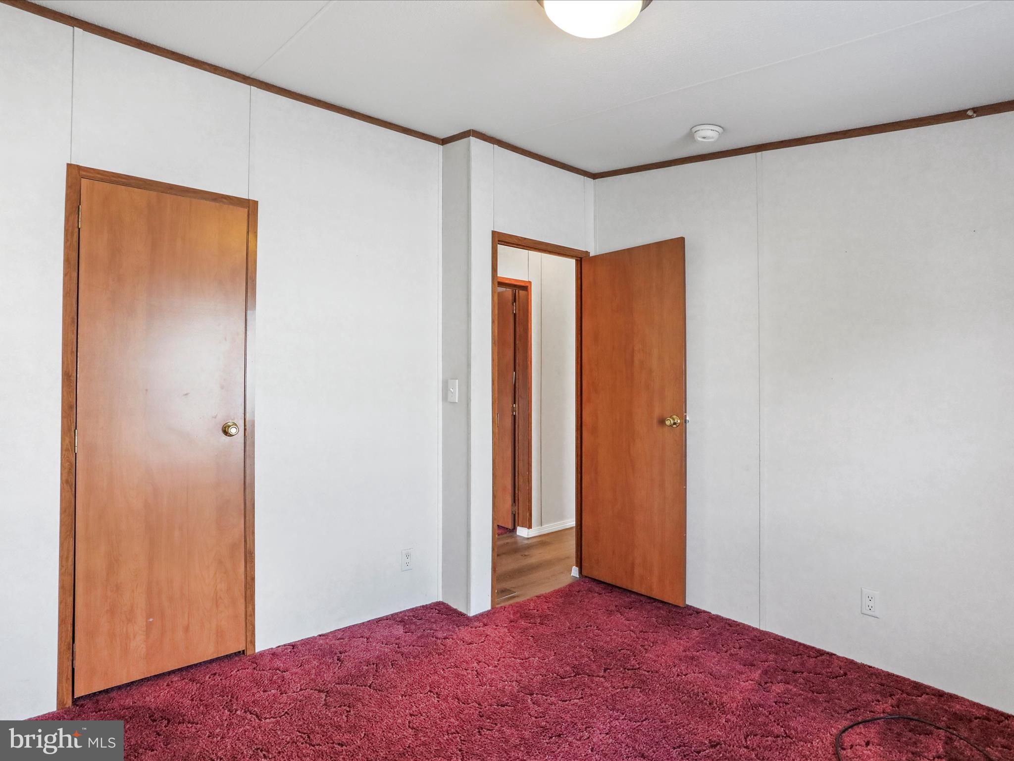 LAKESIDE VILLAGE - Residential