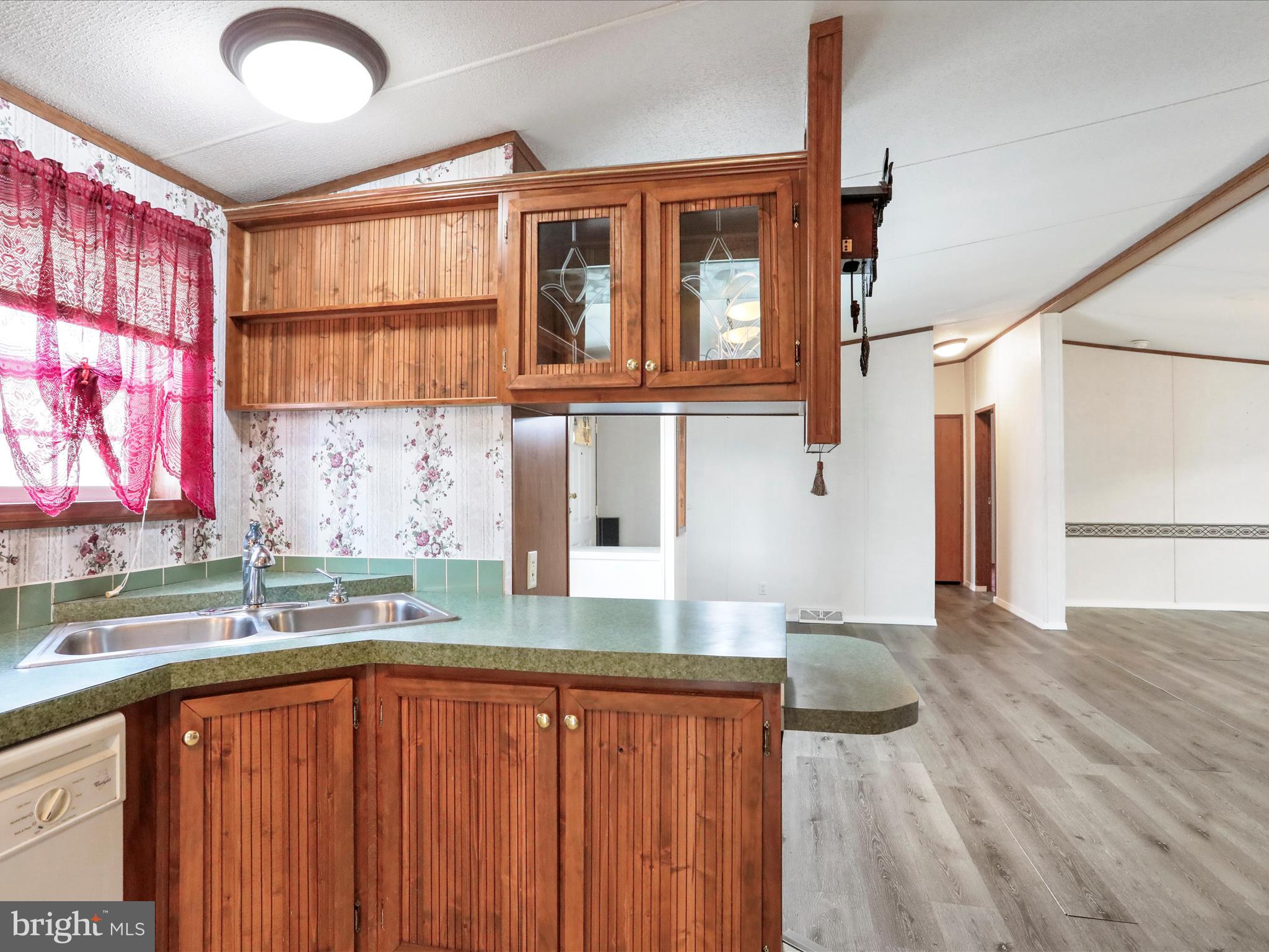 LAKESIDE VILLAGE - Residential