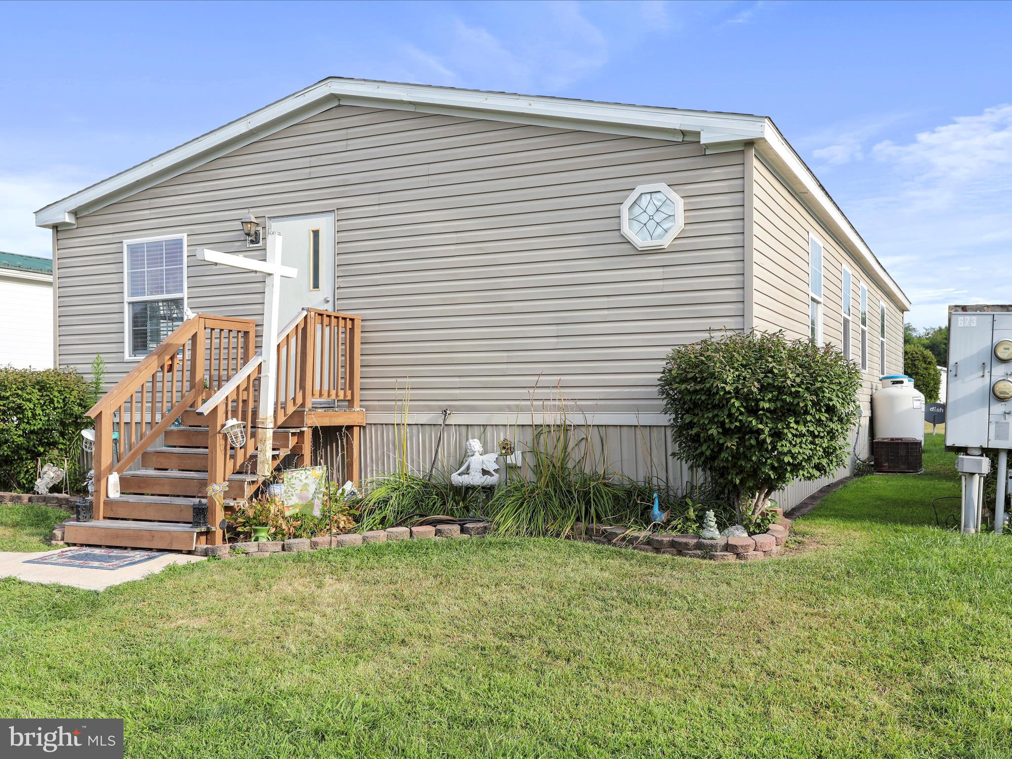 LAKESIDE VILLAGE - Residential