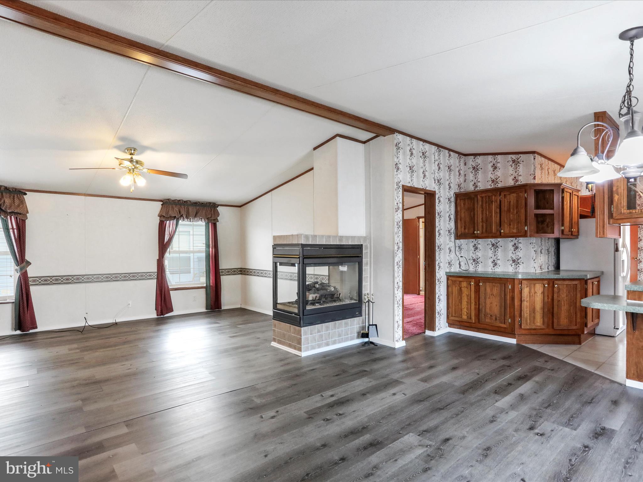 LAKESIDE VILLAGE - Residential