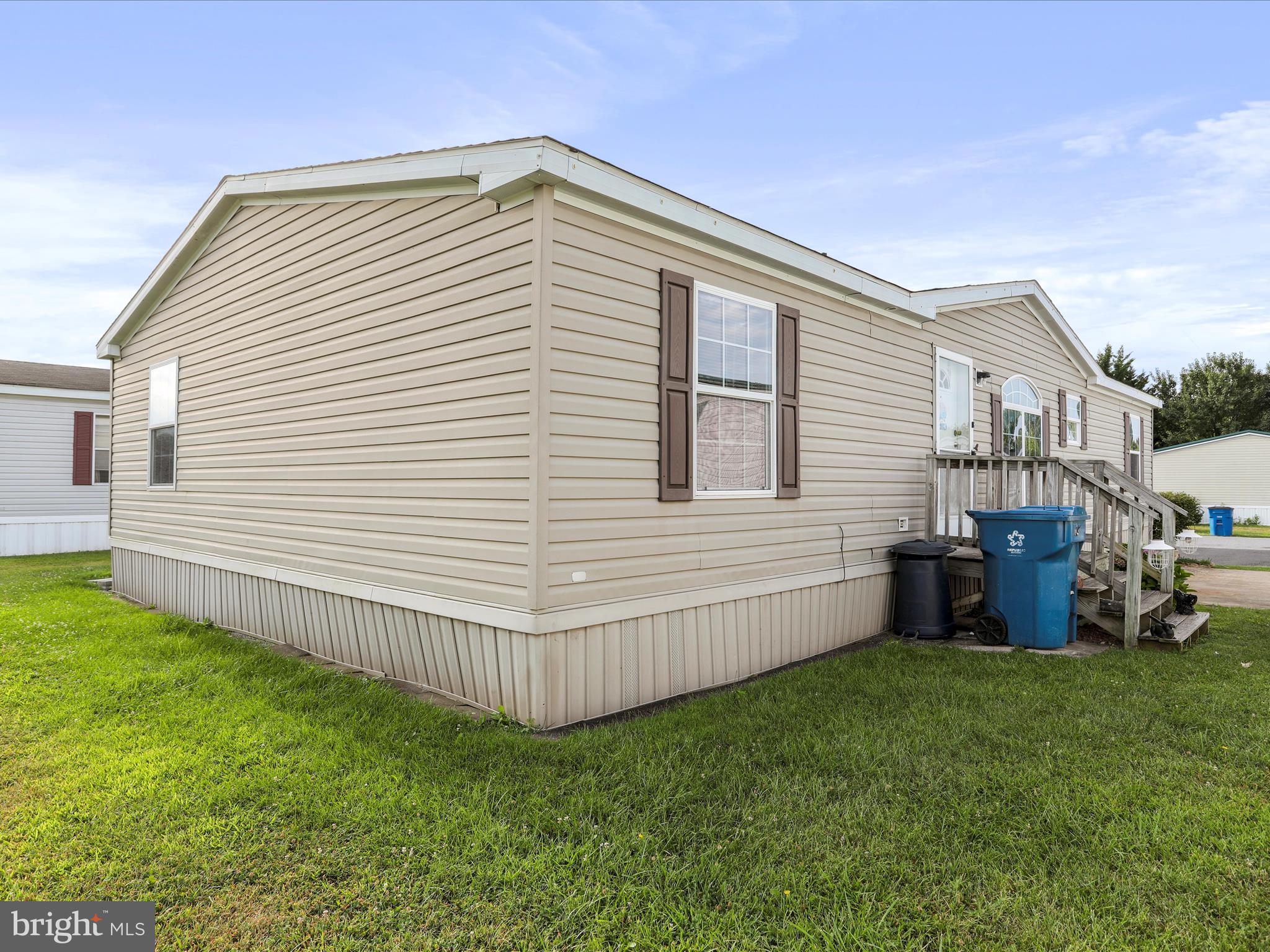 LAKESIDE VILLAGE - Residential