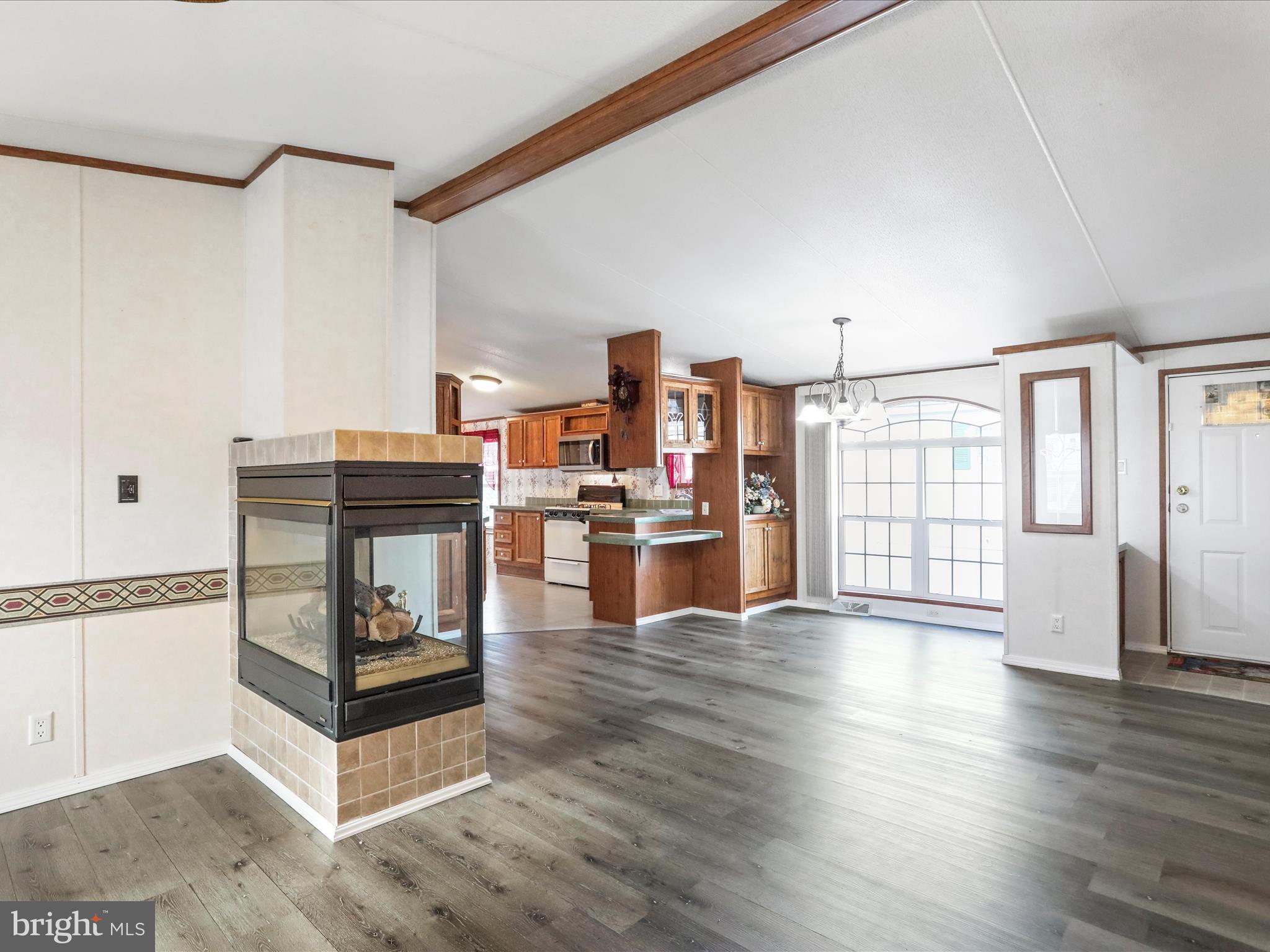 LAKESIDE VILLAGE - Residential