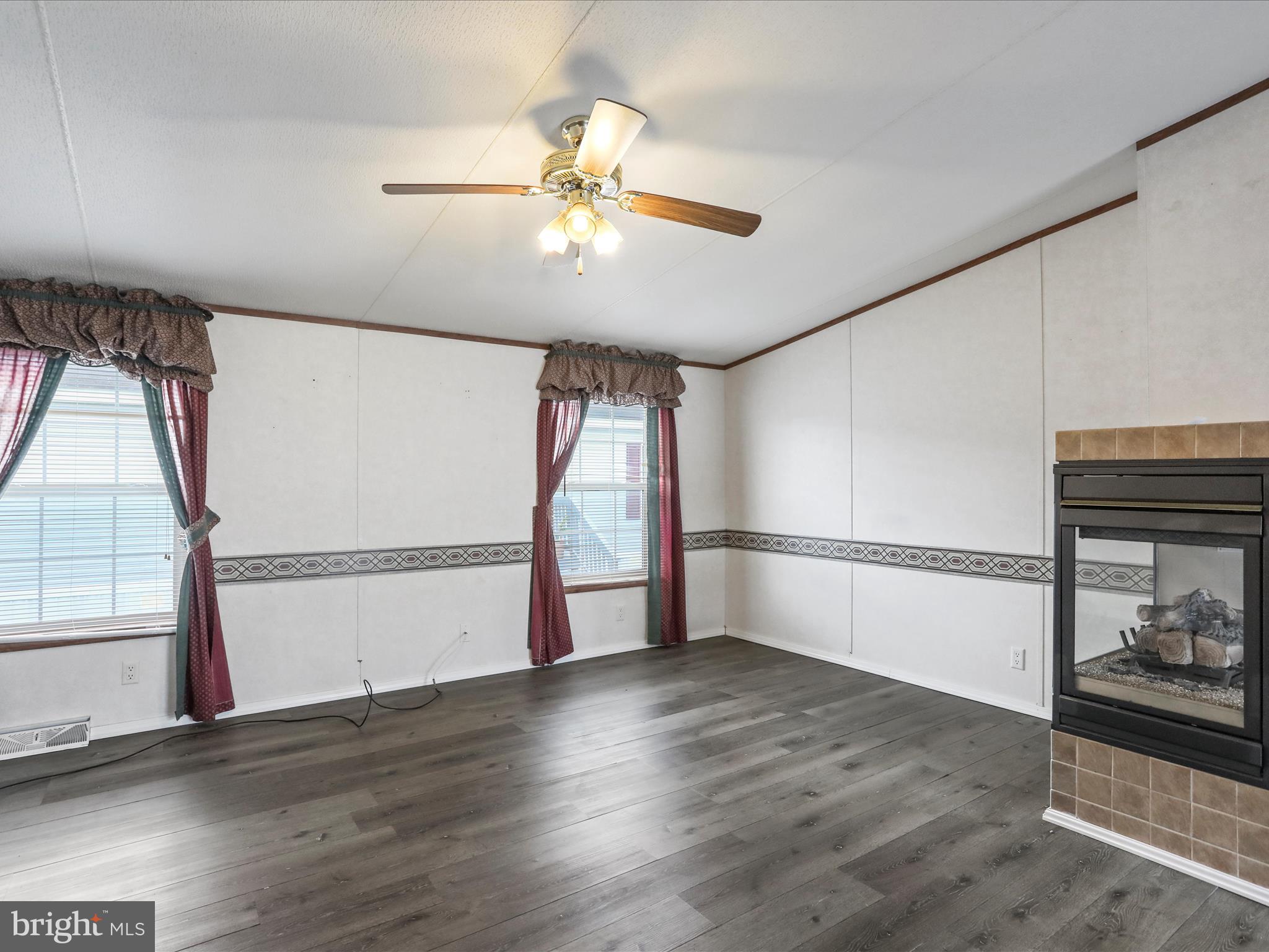 LAKESIDE VILLAGE - Residential