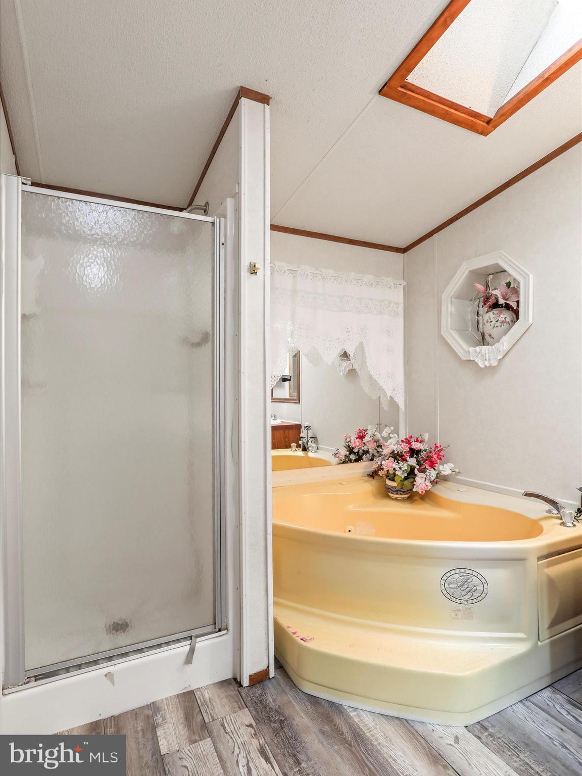 LAKESIDE VILLAGE - Residential